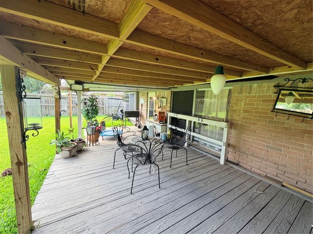 8602 Lazy Brook Lane, La Porte, TX 77571