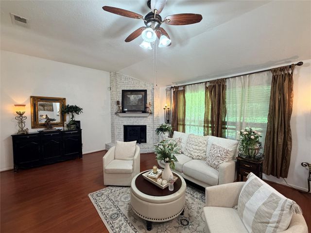 8602 Lazy Brook Lane, La Porte, TX 77571