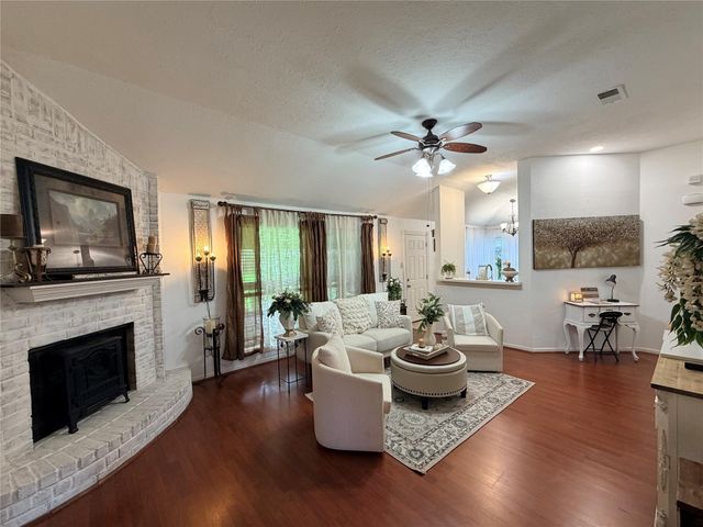 8602 Lazy Brook Lane, La Porte, TX 77571