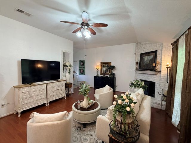 8602 Lazy Brook Lane, La Porte, TX 77571