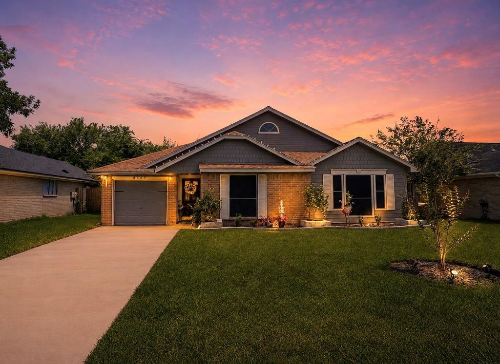 8602 Lazy Brook Lane, La Porte, TX 77571