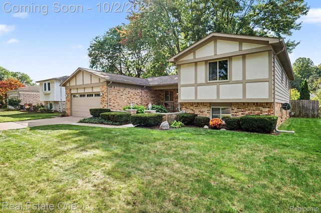 2341 Topaz Drive, Troy, MI 48085