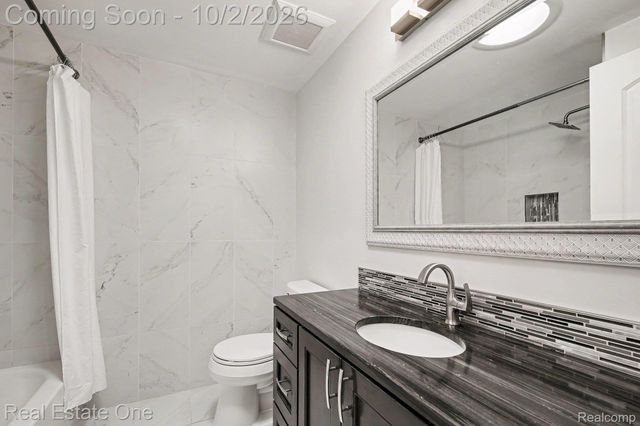 2341 Topaz Drive, Troy, MI 48085