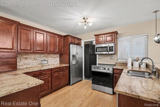 2341 Topaz Drive, Troy, MI 48085
