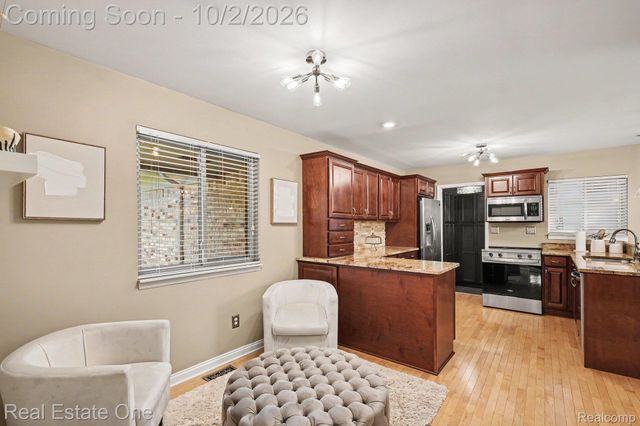 2341 Topaz Drive, Troy, MI 48085
