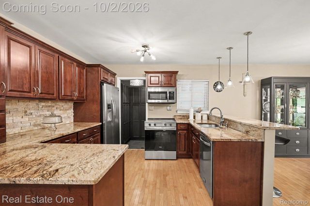 2341 Topaz Drive, Troy, MI 48085