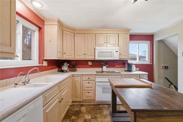 3138 Woodridge Dr, Whitehall, PA 15227