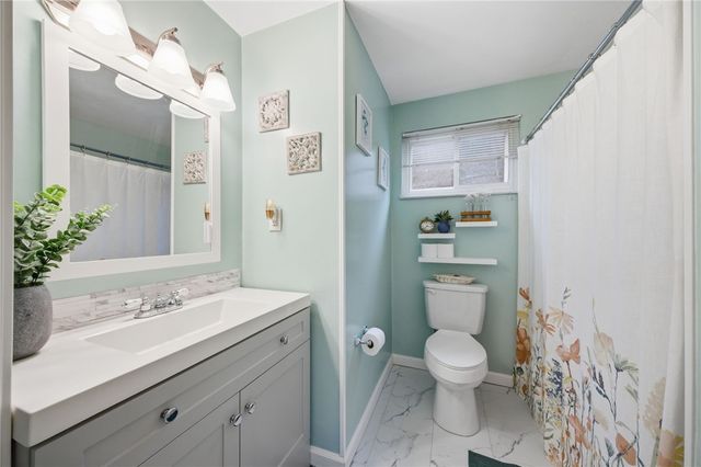 3138 Woodridge Dr, Whitehall, PA 15227