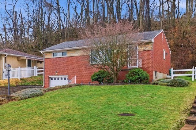 3138 Woodridge Dr, Whitehall, PA 15227