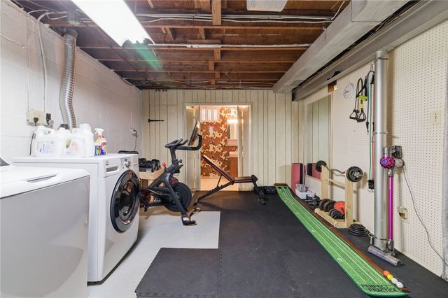 3138 Woodridge Dr, Whitehall, PA 15227