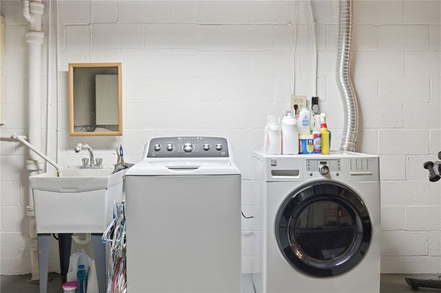 3138 Woodridge Dr, Whitehall, PA 15227