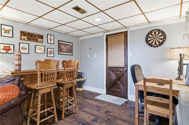 3138 Woodridge Dr, Whitehall, PA 15227