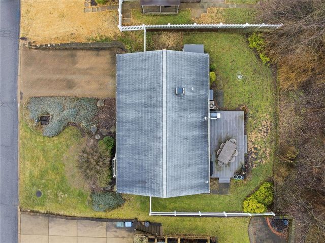 3138 Woodridge Dr, Whitehall, PA 15227