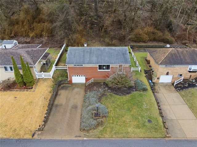 3138 Woodridge Dr, Whitehall, PA 15227