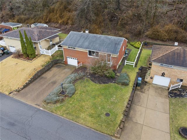 3138 Woodridge Dr, Whitehall, PA 15227