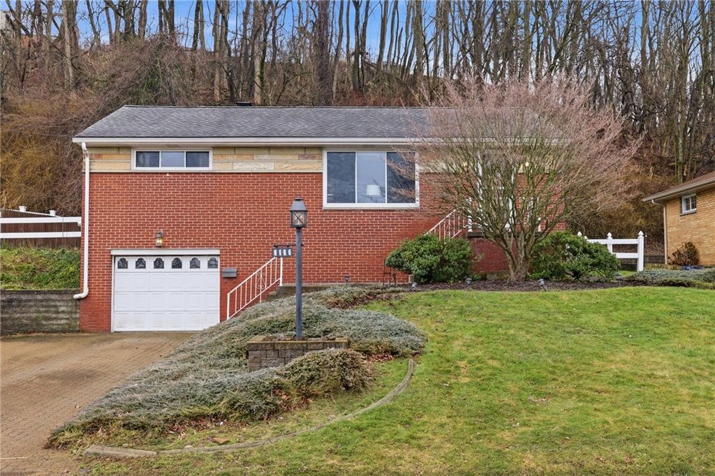 3138 Woodridge Dr, Whitehall, PA 15227