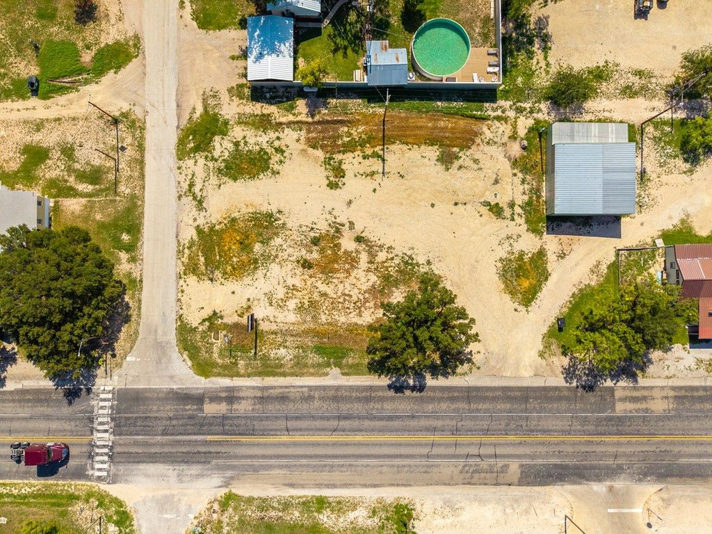 Image 2 of property listing at 0 Broadway Street, Mertzon, TX 76941