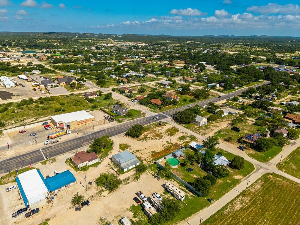 Image 5 of property listing at 0 Broadway Street, Mertzon, TX 76941