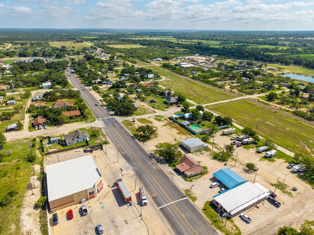 Image 6 of property listing at 0 Broadway Street, Mertzon, TX 76941