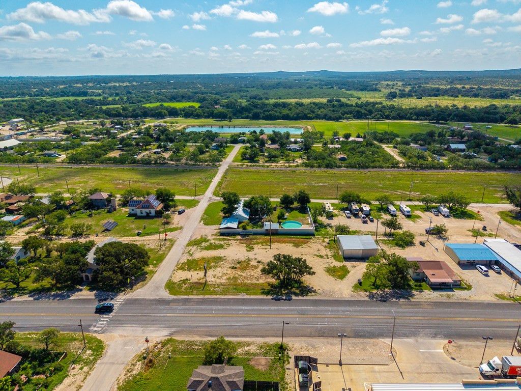 Image 8 of property listing at 0 Broadway Street, Mertzon, TX 76941