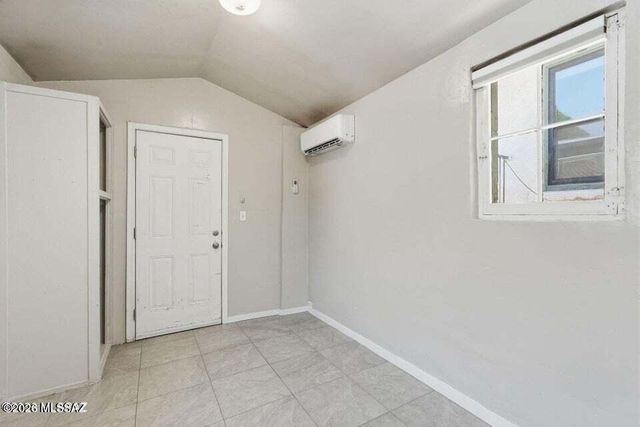 1245 N 1st Avenue, Tucson, AZ 85719