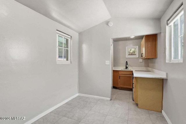 1245 N 1st Avenue, Tucson, AZ 85719