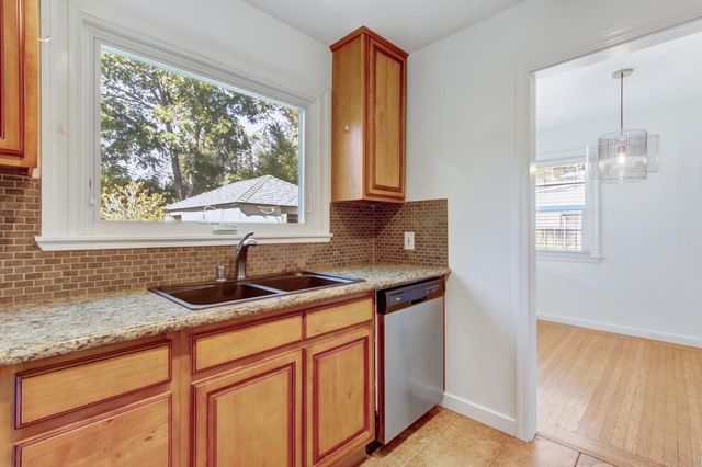 2240 33rd St, Sacramento, CA 95817