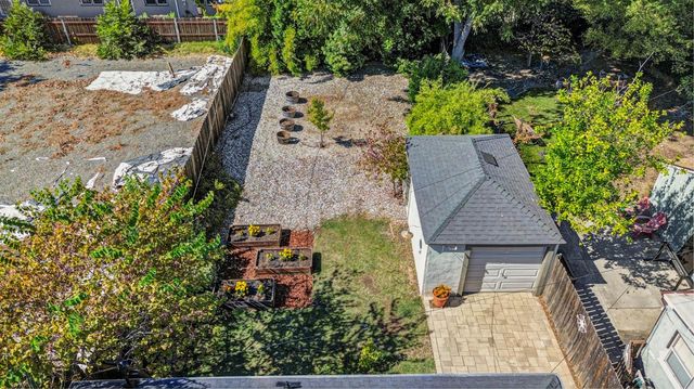 2240 33rd St, Sacramento, CA 95817