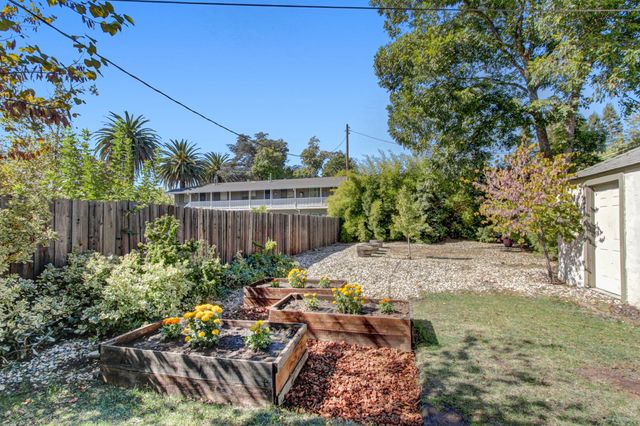 2240 33rd St, Sacramento, CA 95817