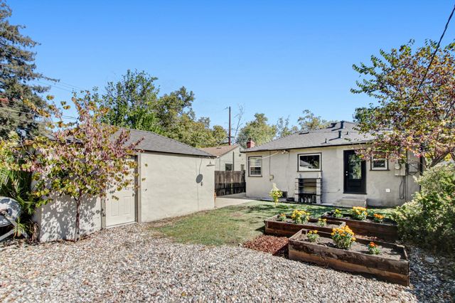 2240 33rd St, Sacramento, CA 95817