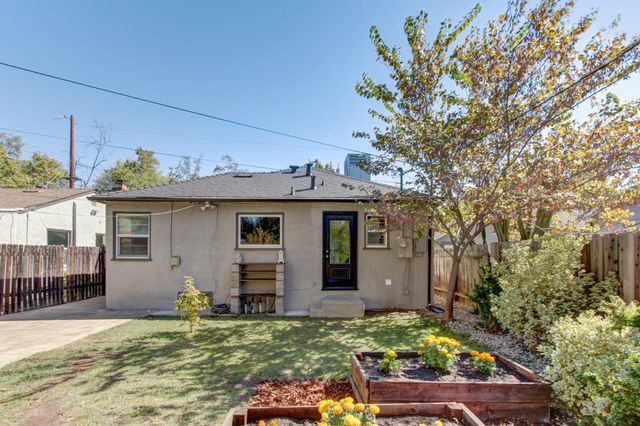 2240 33rd St, Sacramento, CA 95817