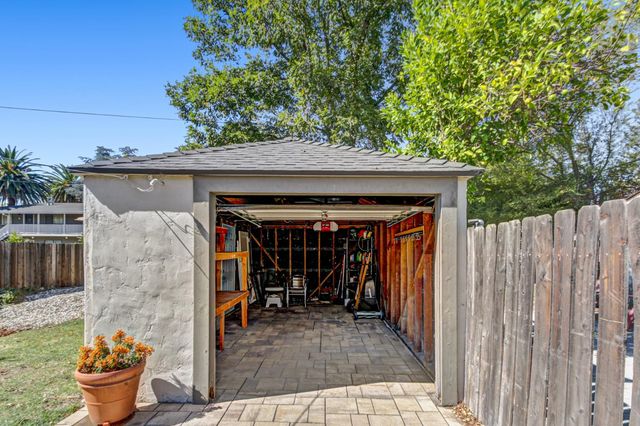2240 33rd St, Sacramento, CA 95817