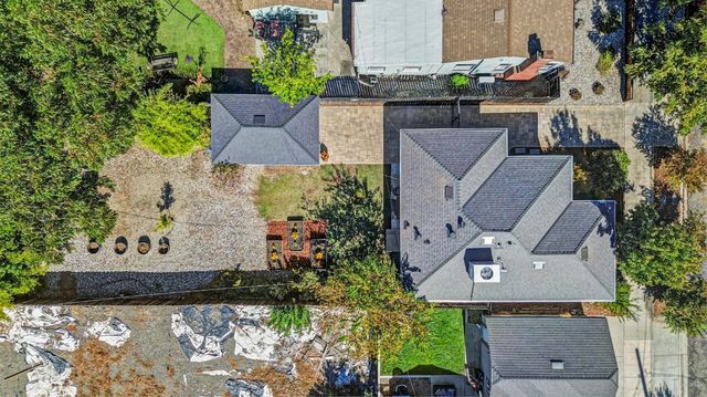 2240 33rd St, Sacramento, CA 95817