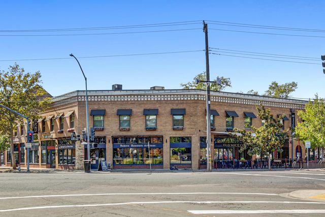 2240 33rd St, Sacramento, CA 95817