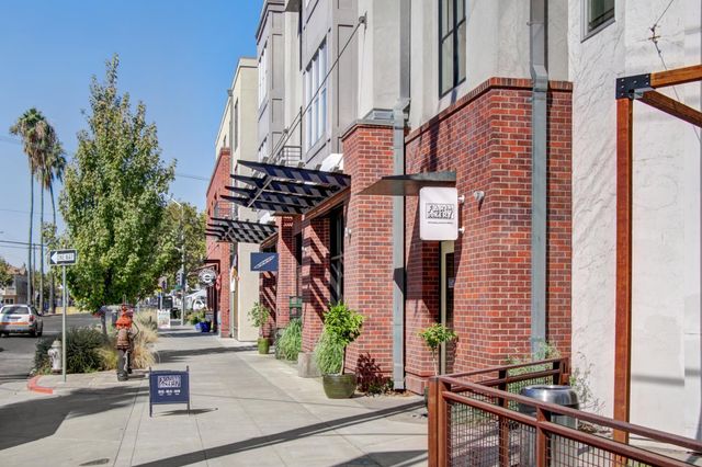 2240 33rd St, Sacramento, CA 95817