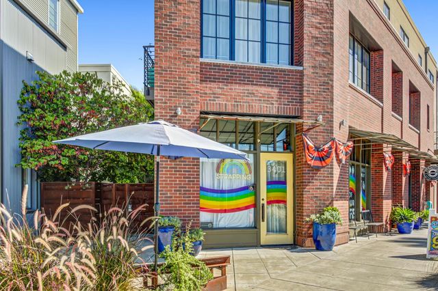 2240 33rd St, Sacramento, CA 95817