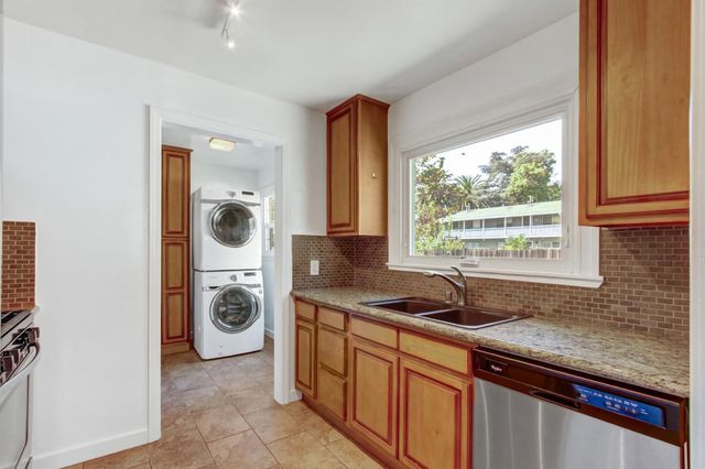 2240 33rd St, Sacramento, CA 95817