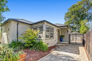 2240 33rd St, Sacramento, CA 95817