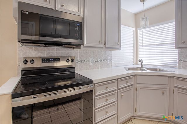 508 Queenswood Trail, Victoria, TX 77901