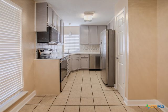 508 Queenswood Trail, Victoria, TX 77901