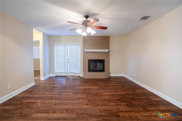 508 Queenswood Trail, Victoria, TX 77901