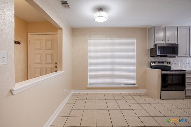 508 Queenswood Trail, Victoria, TX 77901