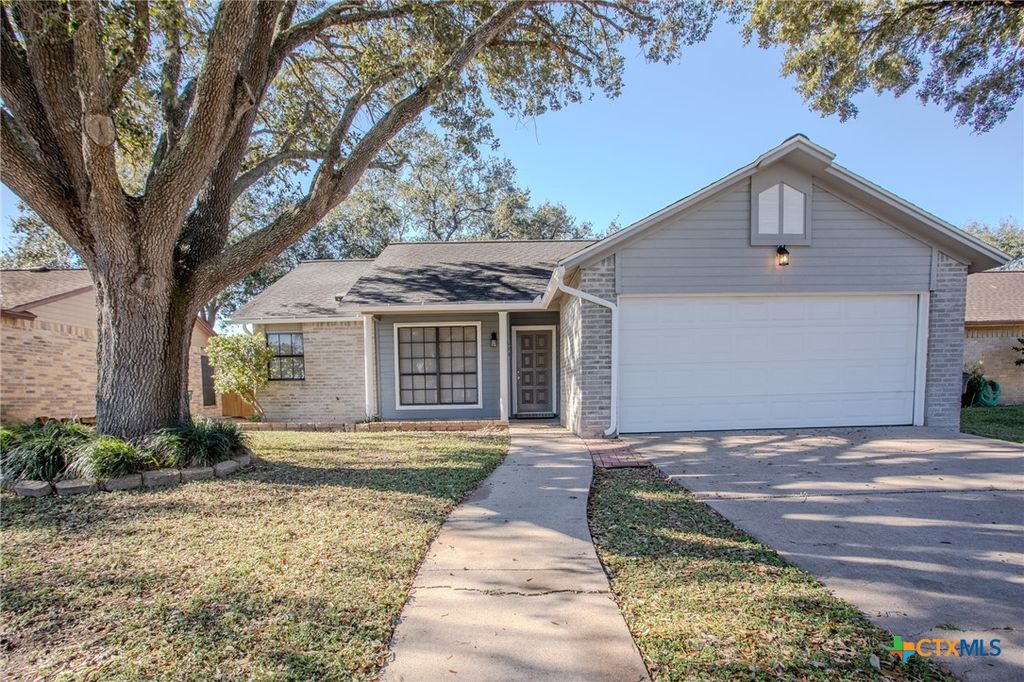 508 Queenswood Trail, Victoria, TX 77901