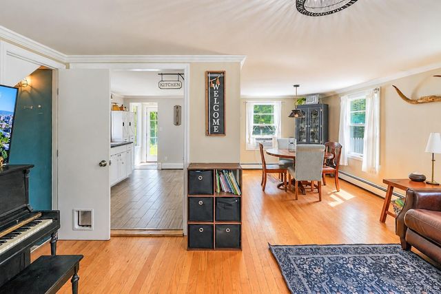 9 Jennings Avenue, Center Moriches, NY 11934