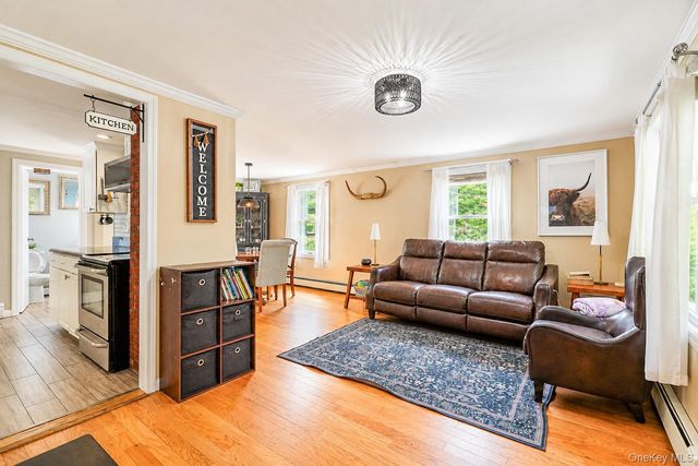 9 Jennings Avenue, Center Moriches, NY 11934