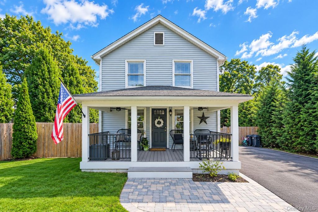 9 Jennings Avenue, Center Moriches, NY 11934