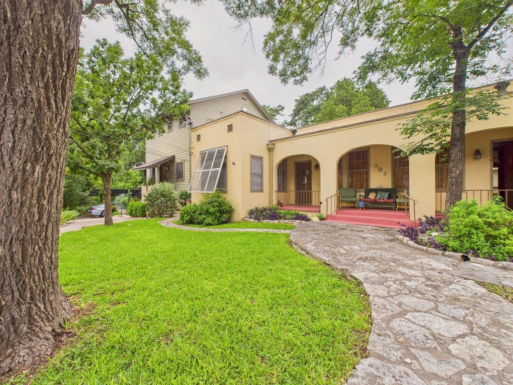 808 E 30th ST B, Austin, TX 78705