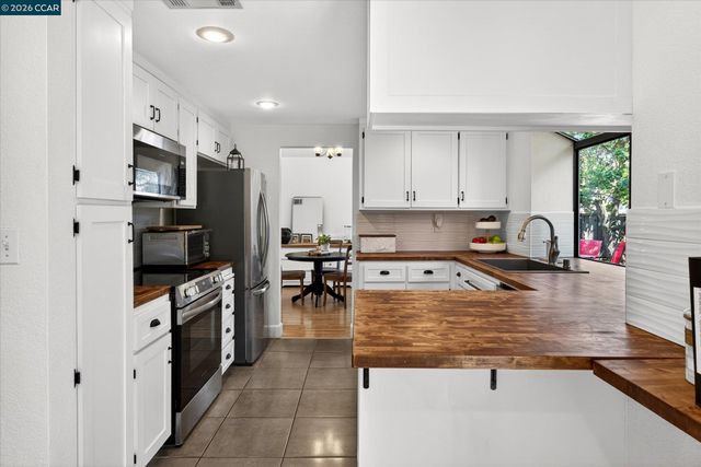 2202 Boulder Creek Ct., Martinez, CA 94553