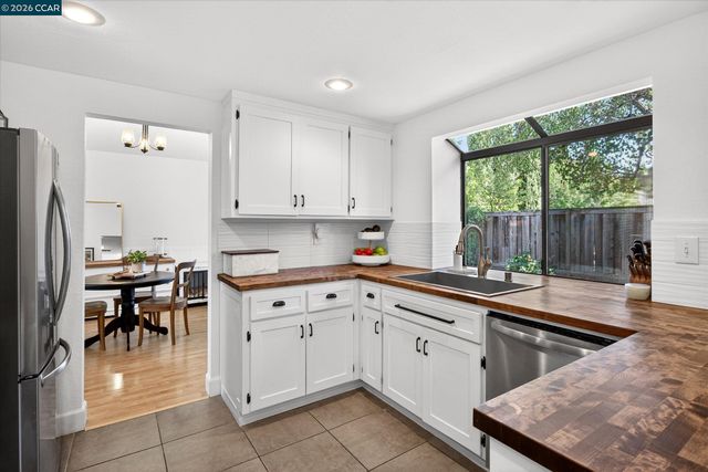 2202 Boulder Creek Ct., Martinez, CA 94553