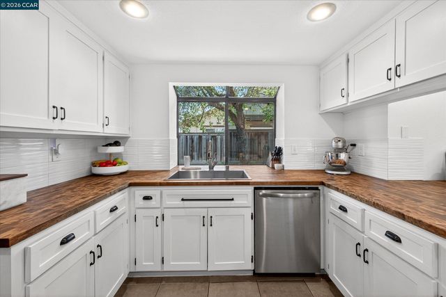 2202 Boulder Creek Ct., Martinez, CA 94553